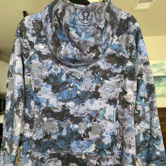 Lululemon Scuba Full Zip - Picture 2 of 5